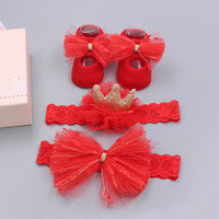 Vente chaude fantaisie cadeaux boîte Pack dentelle fleur arcs couronne princesse anti-dérapant bébé chaussettes bandeau ensemble 2024 nouveau-né bébé cadeau ensemble