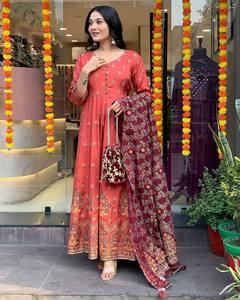 ชุดผ้าไหมโรมันสไตล์ทันสมัยพร้อม dupatta สำหรับผู้หญิงคอลเลคชั่นใหม่ราคาไม่แพงจากอินเดีย - Product Image 5