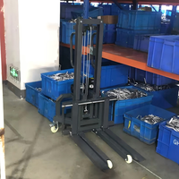 Plateforme élévatrice à ciseaux électrique KEYI, construction en acier allié, hauteur maximale 2 m, couvercle de protection, pieds pliables, alimentation DC/AC, 4 personnes