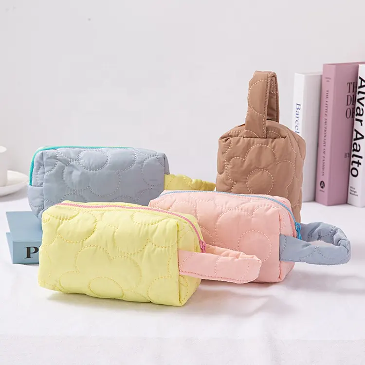 사용자 정의 로고 소프트 퀼트 패딩 탑 핸들 가방 화장품 케이스 폴리에스터 메이크업 가방 여성 여행 세면도구 가방