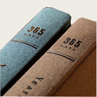 Individuell Gestaltetes Logo 8,5*5,11 Zoll Mini-Leder-Notizbuch Fadenheftung Kraftpapier 400 Seiten Maßgefertigte Größe 365