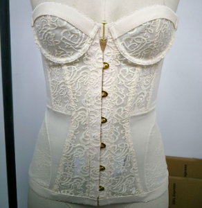 Corsetto Modellante Sexy con Fascia Traforata e Stecche, Abito Slim in Pizzo per Modellare il Seno - Product Image 3