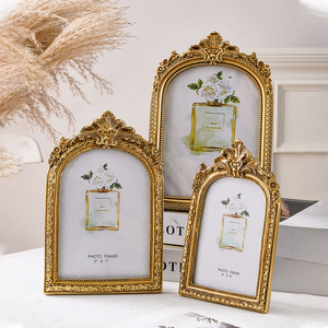 Tùy chỉnh cổ điển phong cách khắc nhựa Tabletop trang trí khung ảnh hoa hồng trắng Tabletop Retro khung ảnh - Product Image 1