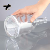 Bouteille en verre de 500 ml pour spiritueux avec bouchon à vis, forme ronde, option d'impression sérigraphique personnalisée pour l'emballage de spiritueux, whisky, brandy