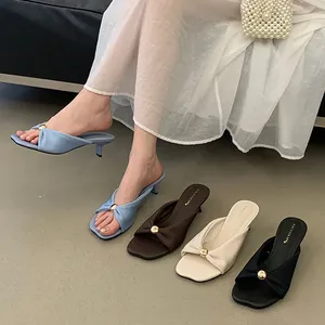 Chaussures de soirée élégantes à talons bas pour femme, confortables et respirantes, en tissu avec perles métalliques, bout carré, motif uni, pour l'été - Product Image 6