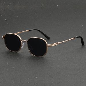 Gafas de Sol Cuadradas de Metal Personalizadas con Logotipo, Lentes Degradadas UV400, Montura Pequeña, Estilo Punk, para Hombre y Mujer - Product Image 2