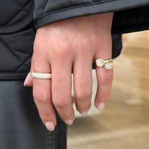 <span class=keywords><strong>Anillo</strong></span> Geométrico Cuadrado Ovalado con Circonita Cúbica 5A, Color Dorado, Delicado y Minimalista, para el <span class=keywords><strong>Dedo</strong></span> Anímero, para <span class=keywords><strong>Mujer</strong></span> - Product Image 5