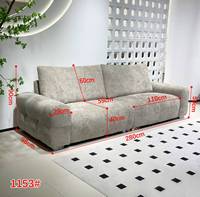 Canapé en tissu de luxe léger 3 places, assise capitonnée à cannelures verticales, accoudoirs incurvés, dossier divisé, mobilier de salon moderne