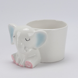 Maceta <span class=keywords><strong>de</strong></span> Cerámica Blanca con Forma <span class=keywords><strong>de</strong></span> <span class=keywords><strong>Elefante</strong></span>, Orejas Azules y Patas Rosadas Sonrientes, Adorable Porta Plantas con Forma <span class=keywords><strong>de</strong></span> Animal para Decoración del Hogar - Product Image 1