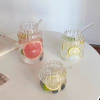 Vente en gros de tasses en verre transparentes mignonnes et épaisses à une seule couche, tasses rayées en verre borosilicate de haute qualité, tasses à jus de grande capacité
