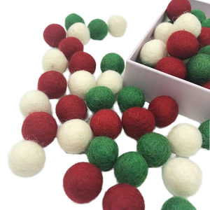 Guirlande de boules de pompons de Noël en feutre blanc, rouge et vert, décoration murale pour chambre d'enfant, fête de Noël, fabrication directe d'usine - Product Image 3