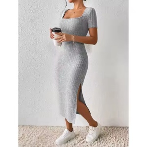 Robe d'été en gros pour femmes, de haute qualité, décontractée, col carré, en coton tricoté, fendue, moulante - Product Image 4