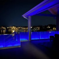 LED-Licht Eingebettetes Aluminium Gehärtetes Glas U-Kanal-Geländer Modernes Dekoratives Treppendesign Langlebig für Innen-/Außenbereich 3-Jahres-Garantie