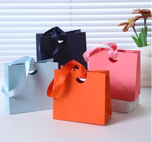 Sacchetti di Carta Personalizzati con Logo Stampato per Gioielli, Cosmetici e Regali, Ideali per Piccole Imprese - Product Image 3