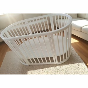 Cuna Moderna de Madera de Pino con Diseño Ovalado para Dormitorio Infantil - Product Image 1