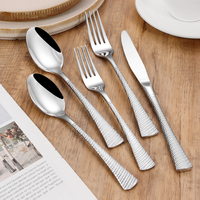 Ensemble de couverts créatifs en acier inoxydable argenté avec design queue de poisson double face (couteau à steak, cuillère et fourchette) pour la restauration