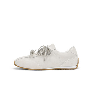 Nuevas Zapatillas Casuales de Ante y Cuero Estilo Forrest Gump para Otoño-Invierno, Retro con Punta Cuadrada y Lazo de Perlas para Mujer - Product Image 5