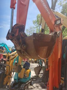 Grande demande Pelle sur chenilles Hitachi ZX30 de 3 tonnes Shanghai Engins de terrassement d'occasion d'occasion Petit ZX 30 Excellent - Product Image 3