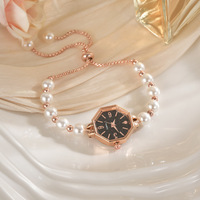 Jam Tangan Wanita Quartz 2026 Tali Mutiara Angka Romawi Digital Gelang Jam Tangan yang Dapat Disesuaikan Hadiah