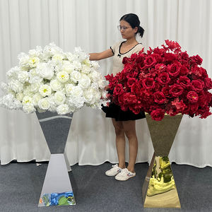 كرات زهور اصطناعية واقعية من الورود الحمراء والبيضاء من SUNWEDDING لتزيين طاولات حفلات الزفاف وخلفيات الديكور - Product Image 3