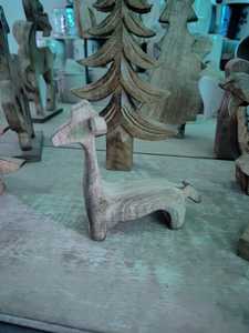 Sculpture de renne en bois artisanale, ornement animal rustique, décoration de table pour la maison à Noël - Product Image 2