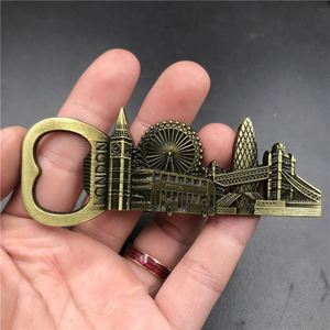 Abridor de Botellas Magnético Exótico Hecho a Mano, Artesanía Metálica para Montar en la Pared con Técnica de Fundición Moderna para Cerveza Promocional - Product Image 4