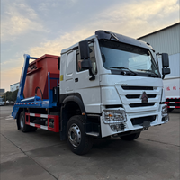 Camion benne basculante Sinotruck Howo 6X4 robuste de 10 000 litres avec bennes à déchets à bras oscillant à vendre