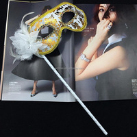 Mascarade de Noël pour hommes Halloween Ball Party Demi-masques sur bâton
