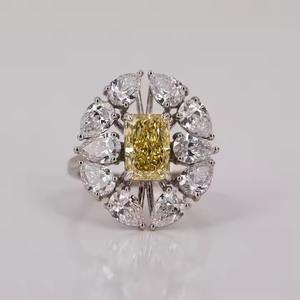 Lujosa forma de flor amarillo corte radiante laboratorio creado diamante y pera diamante oro sólido anillo de compromiso regalo para mujeres - Product Image 1
