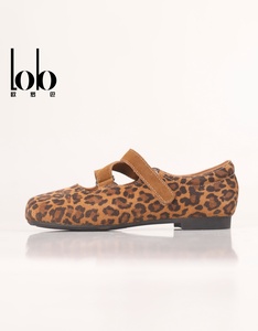 Ballerines Mary Jane à <span class=keywords><strong>bout</strong></span> <span class=keywords><strong>rond</strong></span> pour <span class=keywords><strong>femme</strong></span>, avec sangle réglable, motif imprimé léopard et design tendance – Collection Printemps 2026 - Product Image 4