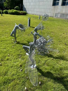 Escultura <span class=keywords><strong>de</strong></span> Diente <span class=keywords><strong>de</strong></span> León <span class=keywords><strong>de</strong></span> Acero Inoxidable con Recubrimiento <span class=keywords><strong>de</strong></span> Polvo Plateado, Pintada Moderna en 3D, Personalizada, <span class=keywords><strong>de</strong></span> Tamaño Real, Arte en Alambre para Jardín Exterior - Product Image 4