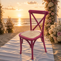 Chaise vintage en bois massif coloré avec dossier en X et assise en rotin, empilable, pour mariage, banquet, événement, location de mobilier, prix de gros