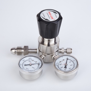 Regolatore di Pressione <span class=keywords><strong>Gas</strong></span> NAI-LOK ad Alta Pressione 3500psi Monostadio in Ottone Cromato con Raccordi per Connettore Bombola CGA590 - Product Image 1