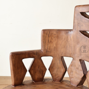 Sedia in Legno Massello Naturale Stile Arte Africana Poltrona Artigianale Etnica con Motivi Intagliati per Decorazione Casa e Caffè - Product Image 3