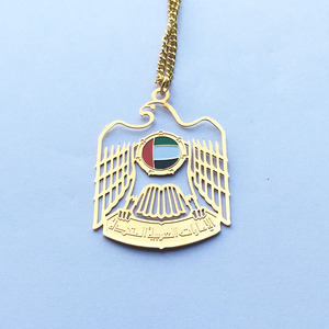 Collar de Metal Dorado con Diseño de Calado, Icono del Halcón de los Emiratos Árabes Unidos, Grabado Fotográfico, Adornos para el Día Nacional - Product Image 1