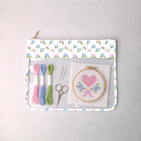 Pochette transparente à fermeture éclair avec motif floral élégant et personnalisé, sac de rangement pour fils WIP NDLPT, sac transparent en PVC pour points de broderie, sac de projet pour point d'aiguille