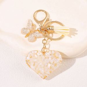 Llavero de Resina con Colgante de Corazón y Flecos de Mariposa, Diseño Romántico para Mujeres, Estudiantes y Parejas, Adorno para Bolsos/Llaves - Product Image 2