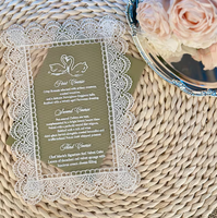 Carte de menu de mariage personnalisée en acrylique avec bordure en dentelle, imprimée UV, panneau de menu transparent en acrylique pour la décoration de table de réception de mariage