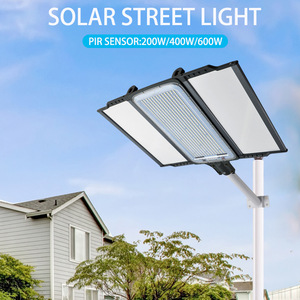 Lampadaire solaire pliable 3 faces 600W tout-en-un avec capteur de mouvement PIR et RGB, éclairage d'inondation étanche IP66 - Product Image 3