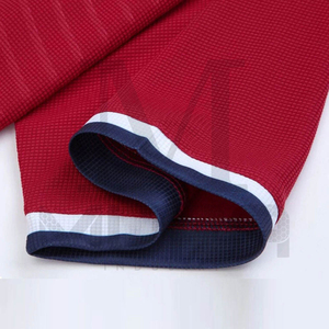 Uniforme de fútbol transpirable de talla grande al por mayor para adultos poliéster sostenible con logotipo personalizado e impresión de nombre - Product Image 3