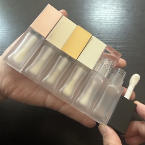 หลอดลิปกลอสแบบสี่เหลี่ยมฝ้า 8 มล. พร้อมหัวแปรงขนาดใหญ่ บรรจุภัณฑ์ลิปกลอสเปล่า ยี่ห้อ ISMAN รับทำโลโก้ สีโรสโกลด์ เงิน ขาว ดำ - Product Image 1