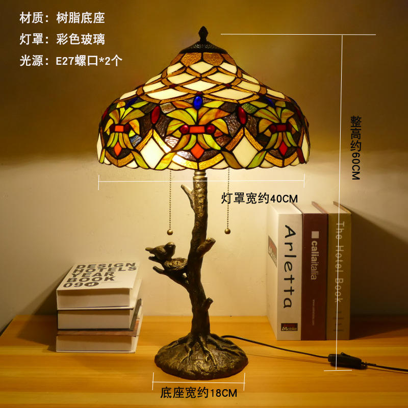 Portalámparas con cuentas de flores de 40 cm de ancho.