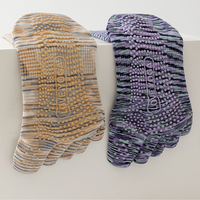 Chaussettes de haute qualité OEM, chaussettes à cinq doigts effet tie-dye, antidérapantes, respirantes, pour yoga, pilates, chaussettes à orteils pour intérieur
