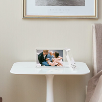 Pas cher Luxe Sans Cadre Prix Raisonnable Goujon Métallique Transparent Personnalisé Support Carré Cadre Photo Étagère Pour Cadre Photos