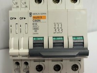 Disjoncteur PLC Multi 9 C60n B16 24090 3P 16 A 400 V avec 26924 pour produit sous garantie