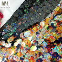 Tissu en maille à paillettes Nanyee 100% polyester 40 mm avec effet peinture à l'huile pour robes de soirée de mariage