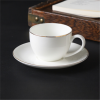 Ensemble tasse à café latte et soucoupe en porcelaine fine blanche style américain vintage, 140 ml, écologique, avec logo imprimé, emballage carton, vente en gros