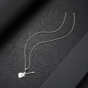 ギターシェイプヴィンテージネックレスステンレススチールジュエリーゴールドネックレスドバイデザインネックレス男性用 - Product Image 5
