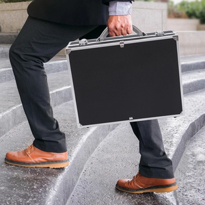 Estuche de Aluminio Negro con Capacidad para 100 Soportes para Monedas PCGS NGC - Product Image 2