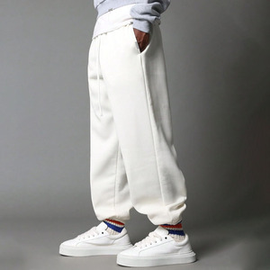 Pantalon de jogging personnalisé avec logo, en coton doux, pour usage quotidien et sportif, pantalon de survêtement premium pour homme avec cordon de serrage réglable - Product Image 3